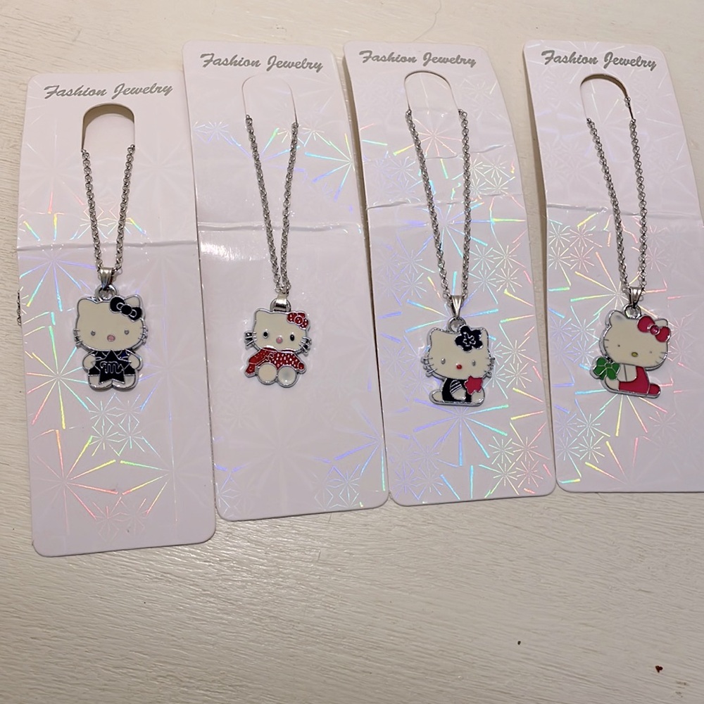 Hello Kitty🎀 kids necklace.